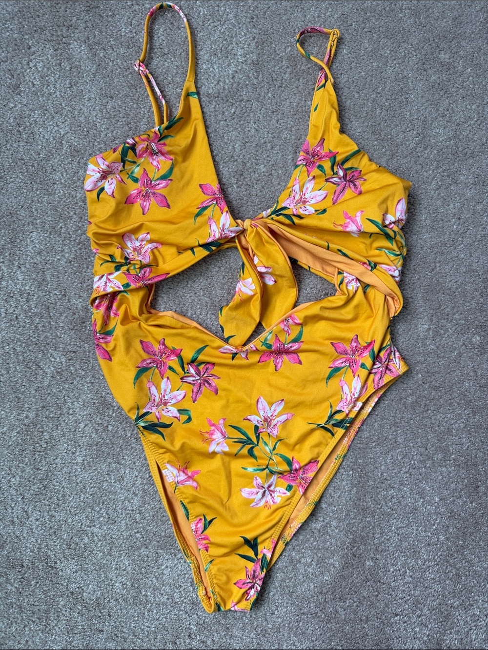 Beachriot x REVOLVE Karissa One Piece in Yellow Floral Sz Medium